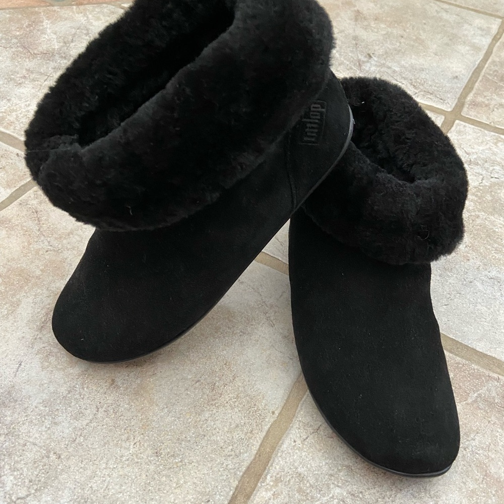 Fitflop Black Shearling Boots/Slippers